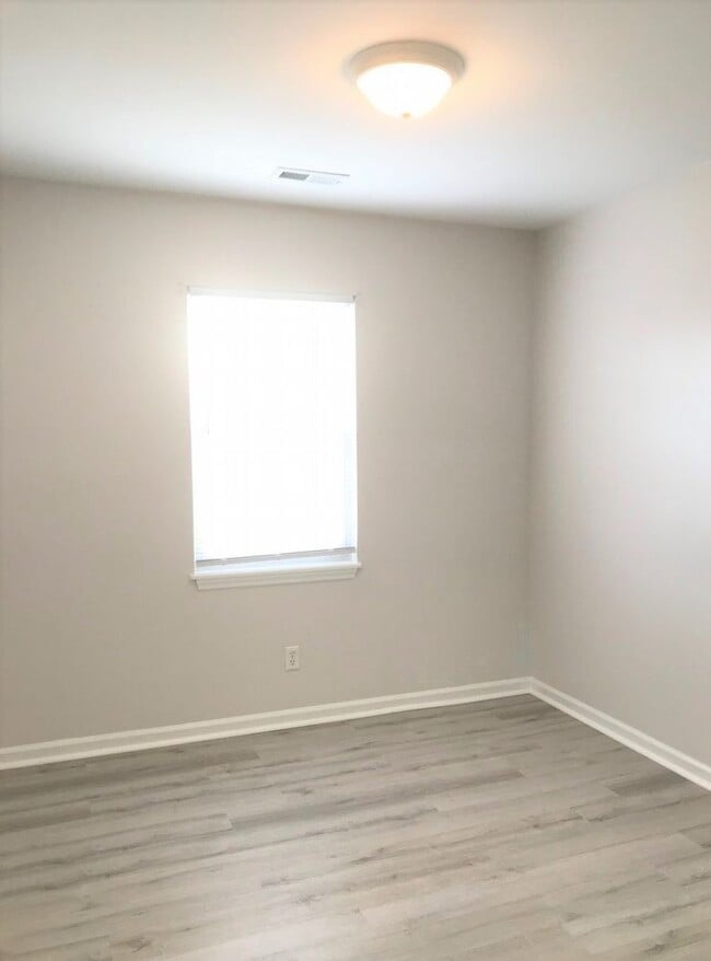 Building Photo - FOX RUN FARMS