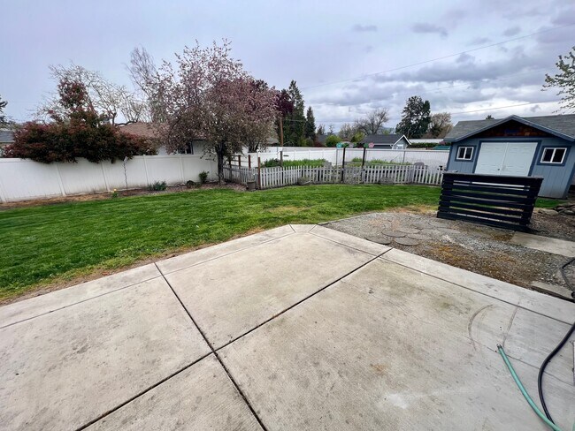 Building Photo - 990 Janes Rd