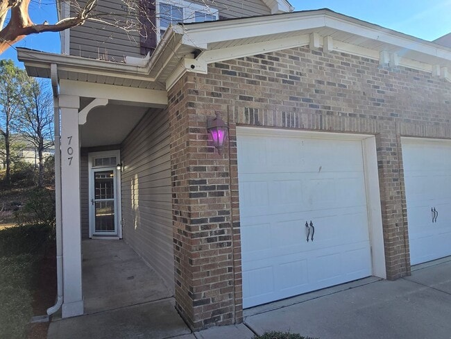 Building Photo - Beautiful 3 Bed 3 Bath Home in Amberly – Prime Triangle Location!