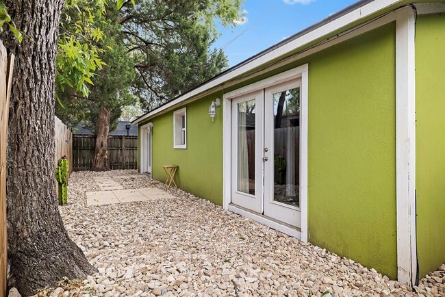 Building Photo - 75 Pedernales St