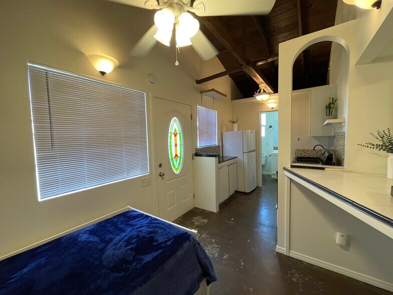 Building Photo - 2347 Pio Pico Dr