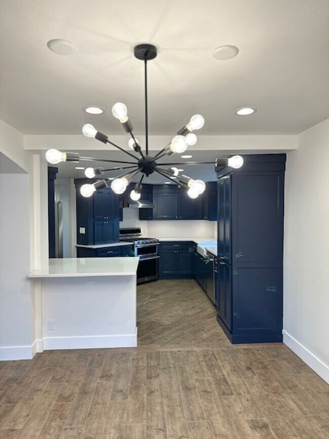 Building Photo - Riverfront Gated 2 Bedroom Luxury Condo!!