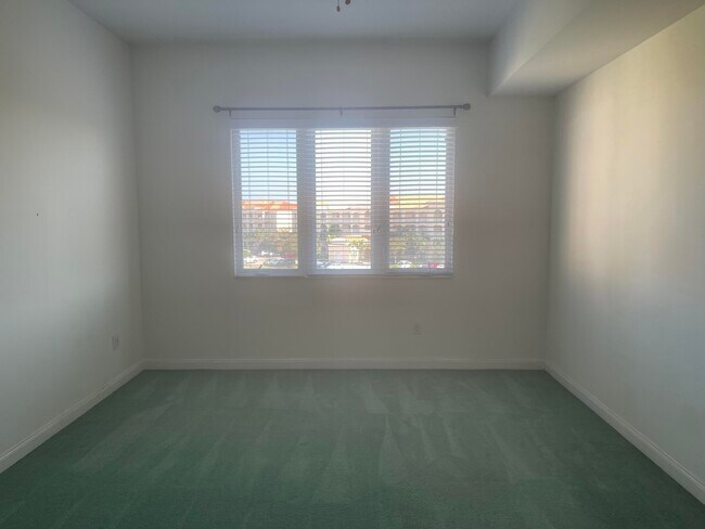 Building Photo - 1 Harbour Isle Dr E