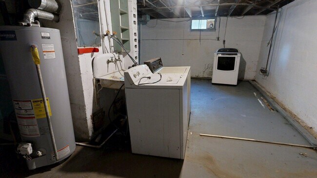 Building Photo - 1537 W William St