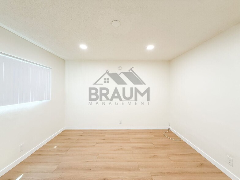 Building Photo - 5433 Sepulveda Blvd