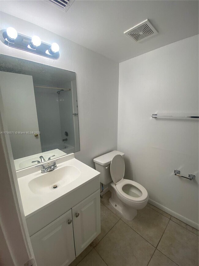 Building Photo - 3410 Foxcroft Rd