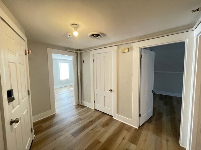 Building Photo - 98 Main St