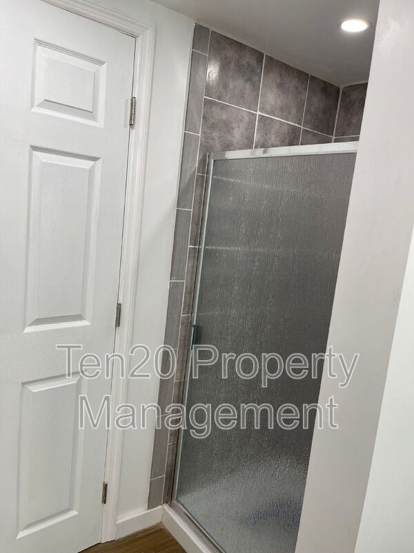 Building Photo - 5835 Darral Dr