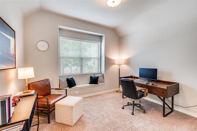 Building Photo - 1016 Lake Sierra Wy