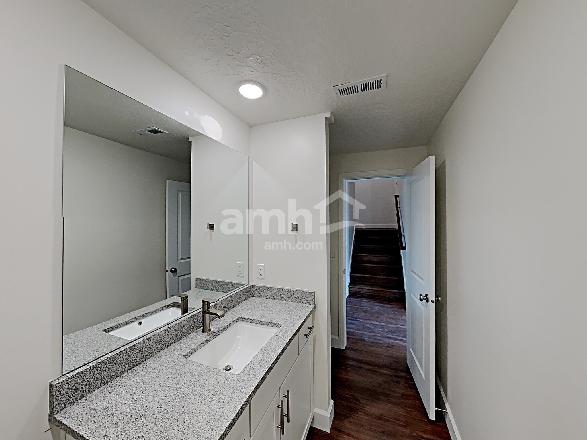 Building Photo - 1309 N Rickshaw Ln