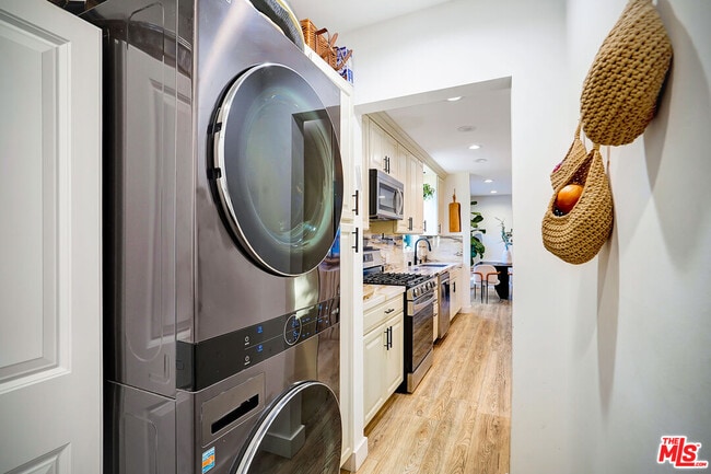 Building Photo - 5630 Gentry Ave