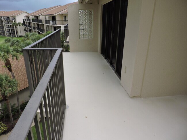 Building Photo - 701 Seafarer Cir