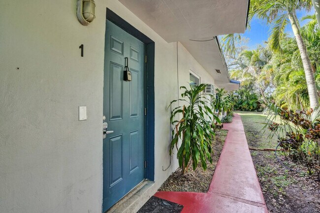 Building Photo - 717 13th Ave
