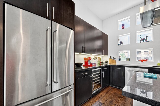 Building Photo - 1232 W 24th St