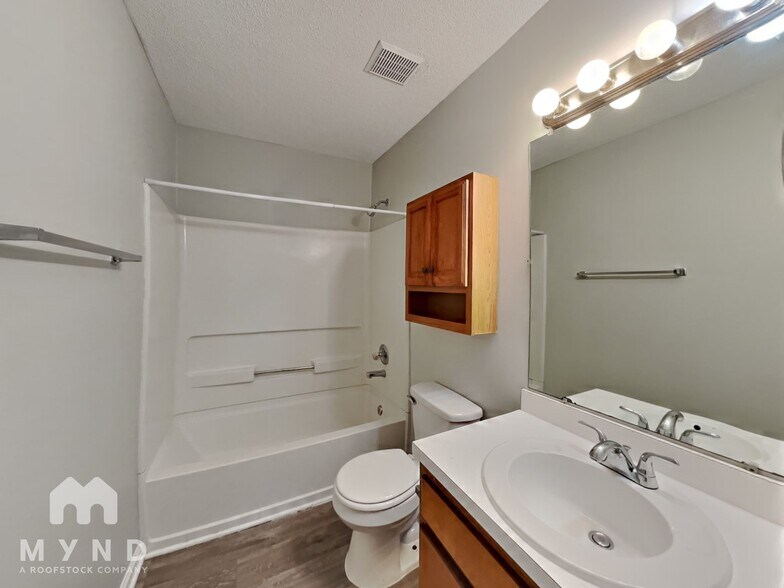 Building Photo - 204 Skylar Ln