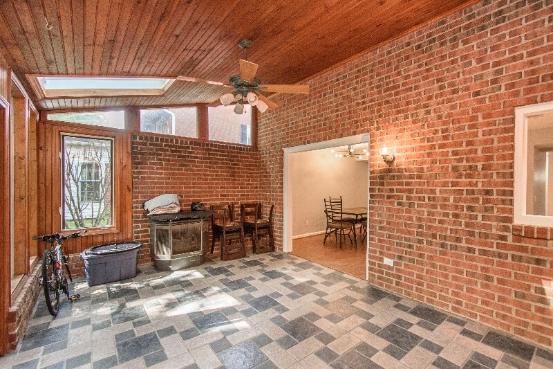 Building Photo - 1825 Sussex Rd