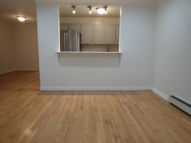 Building Photo - 426 Carlton Ave
