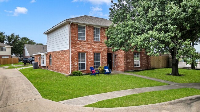 Building Photo - Housing Vouchers Accepted