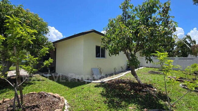 Building Photo - 511 SE 25th Terrace