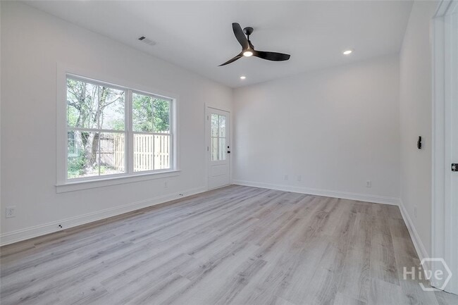 Building Photo - 1619 Le Grand St