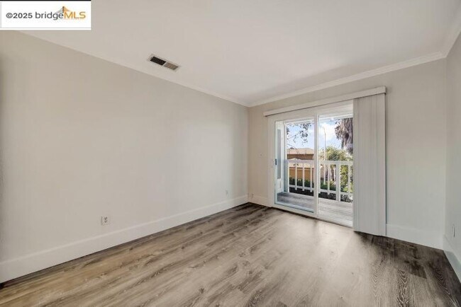 Building Photo - 905 Lido Cir