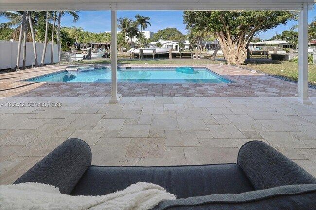 Building Photo - 2031 NE 14th Ct