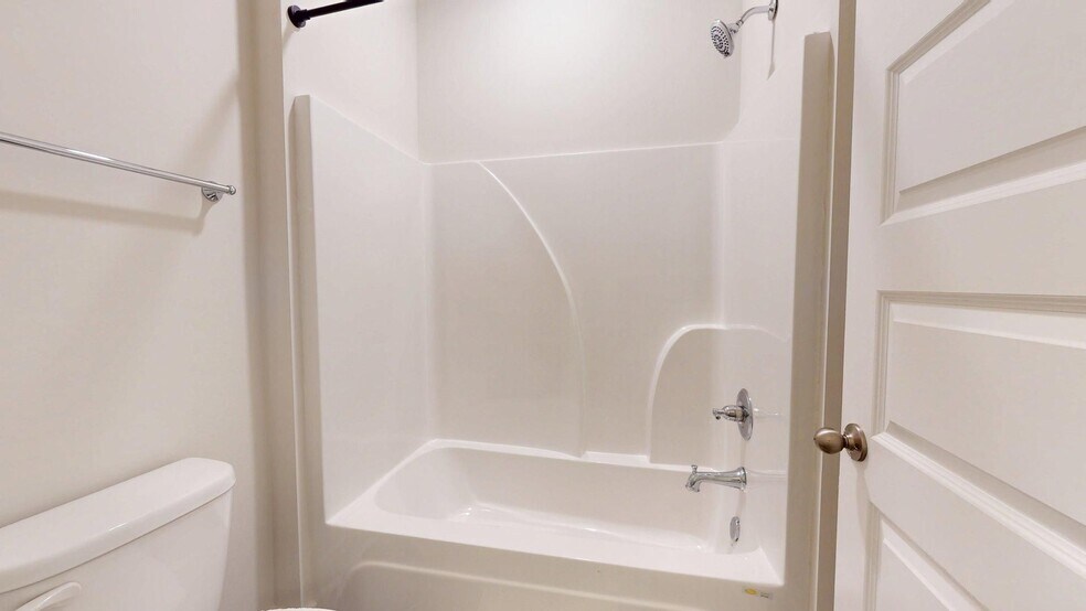 Building Photo - Owens Crossing Townhome