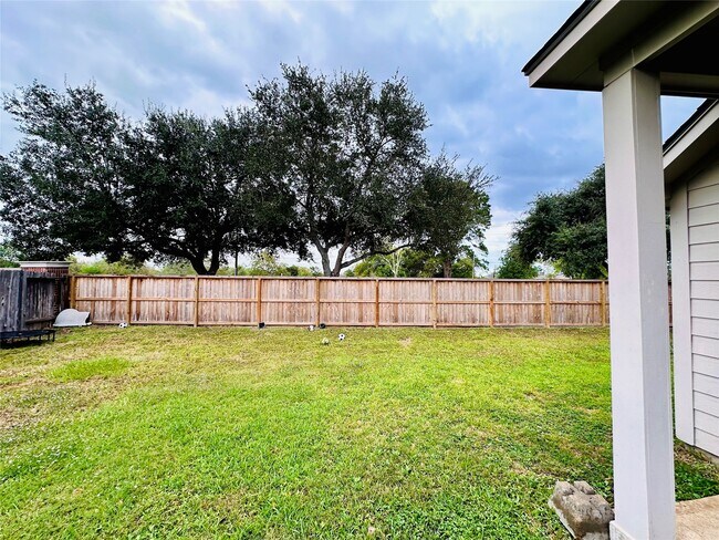 Building Photo - 5643 Walnut Glen Ln