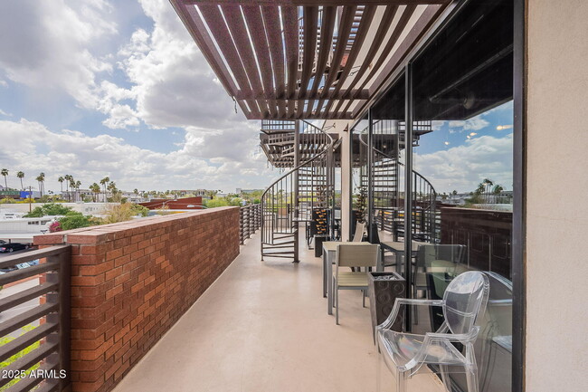 Building Photo - 4020 N Scottsdale Rd