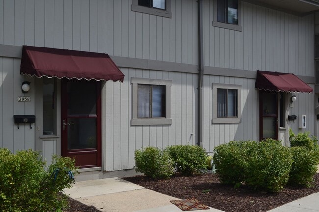 Building Photo - Private entry, Park-Like setting