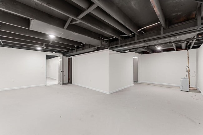 Building Photo - VIDEOTOUR: Delightful home w/Garage and Large Yard. PETS WELCOME