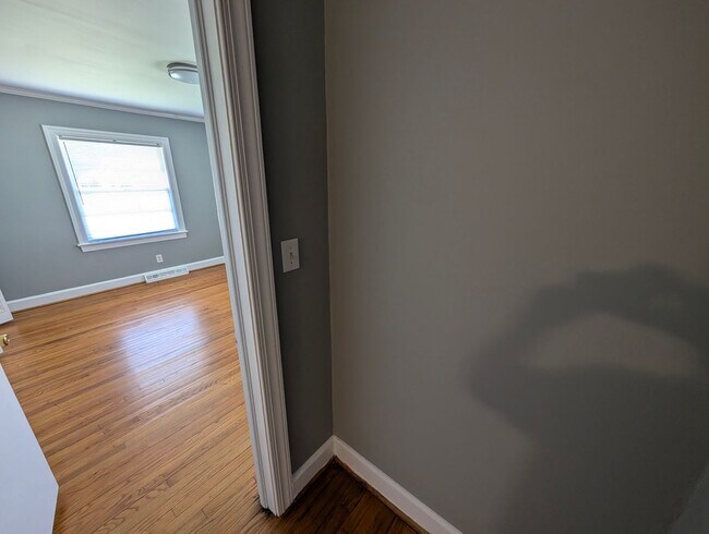 Building Photo - 3 Bedroom, 1.5 Bath Home with HVAC & Fenced Backyard