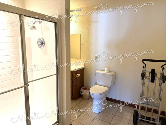 Building Photo - 700 Locust Ave