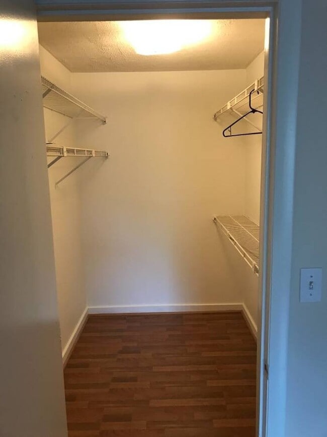 Building Photo - Overlook Condominiums - 2 bedroom- 2 bath