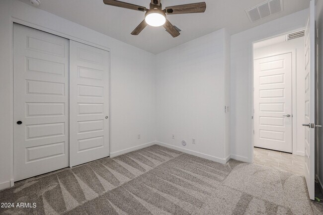 Building Photo - 2071 W Bramble Berry Ln