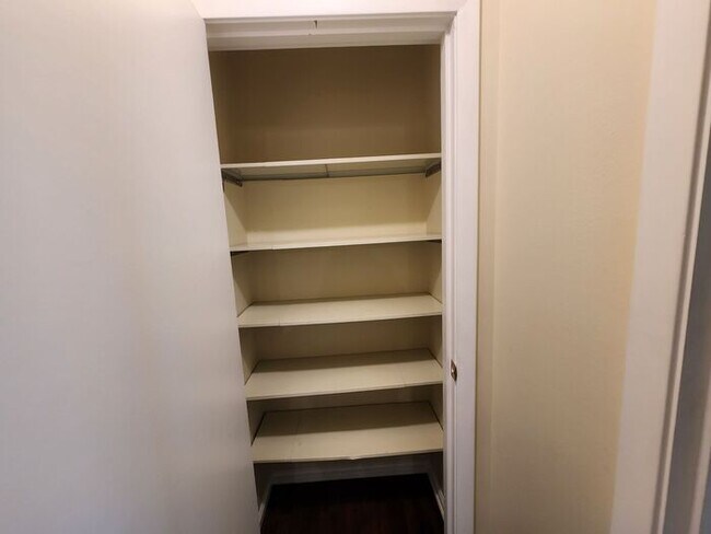 Building Photo - $99 Mother's Day Special - Large 3 Bedroom, 2 Baths and *Pets Welcome!!!