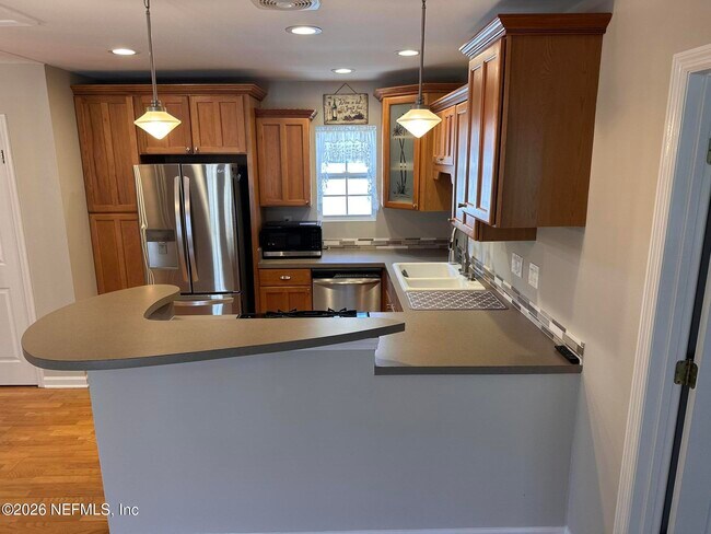 Building Photo - 310 7th St