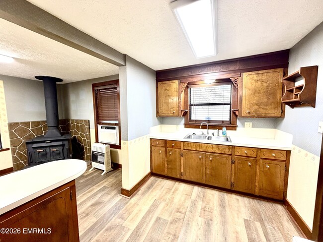 Building Photo - 8223 Center Hill Rd