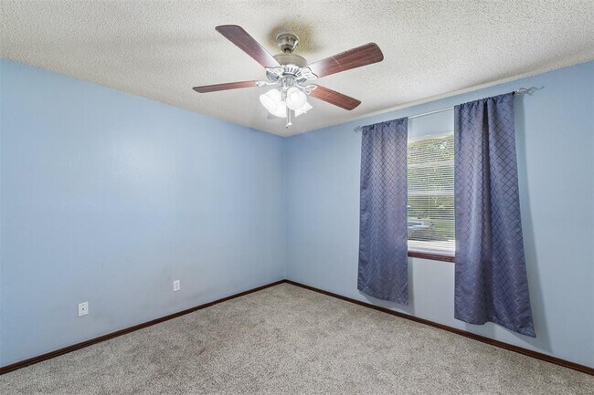 Building Photo - 3401 E Noble Dr