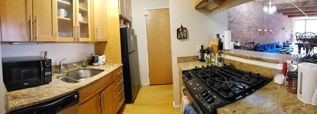 Building Photo - NORTH END 3 BED 2 BATH!!!