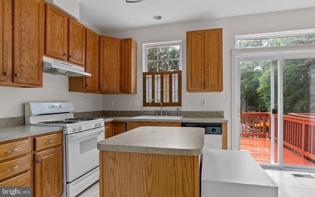 Building Photo - 8503 Towne Manor Ct