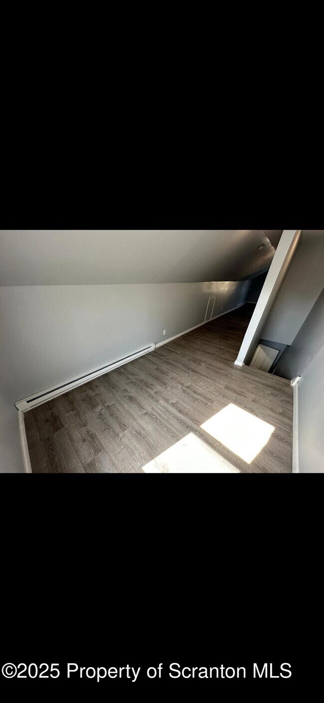 Building Photo - 618 Gibbons St