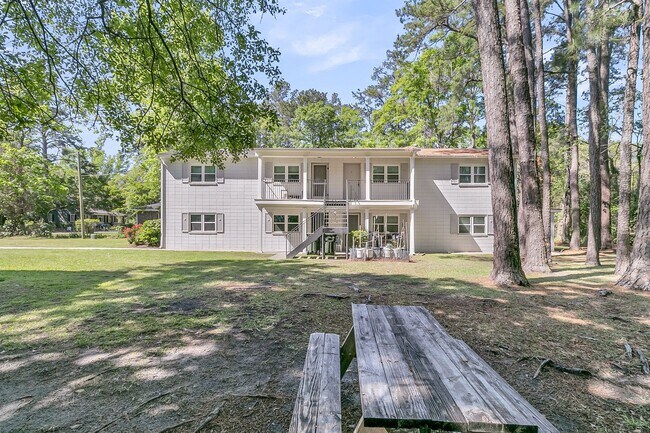 Building Photo - Charming 2BR/1BA Apartment in the Heart of Summerville