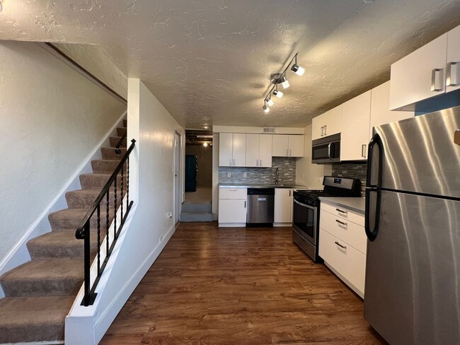 Building Photo - 3BR house in Southside Slopes