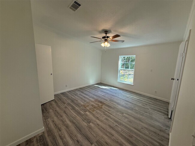 Building Photo - 10621 Parker Dr