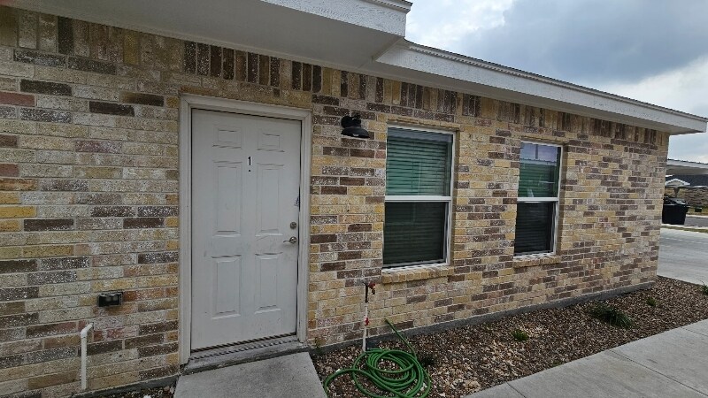 Building Photo - 2809 E Israel Ave