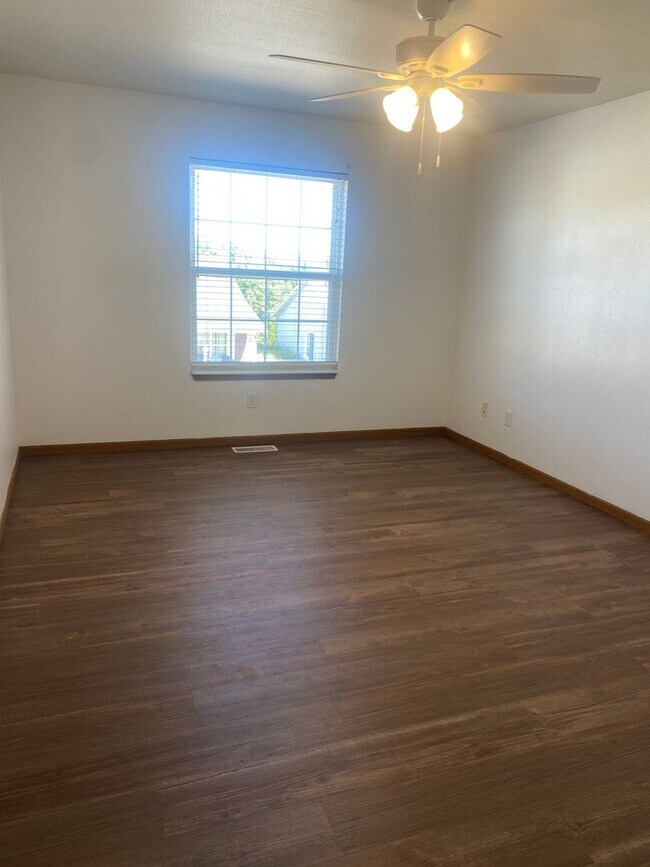 Building Photo - 16830 Huntington Ln