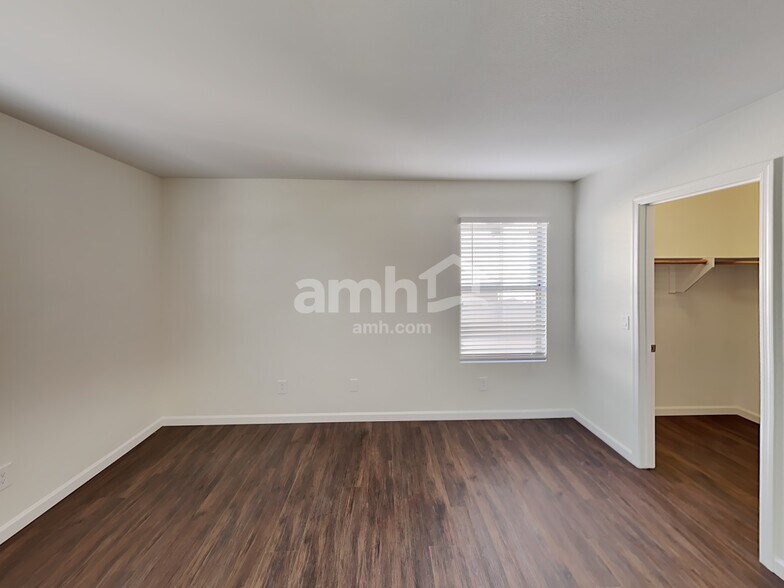 Building Photo - 1108 E Parkview Ct