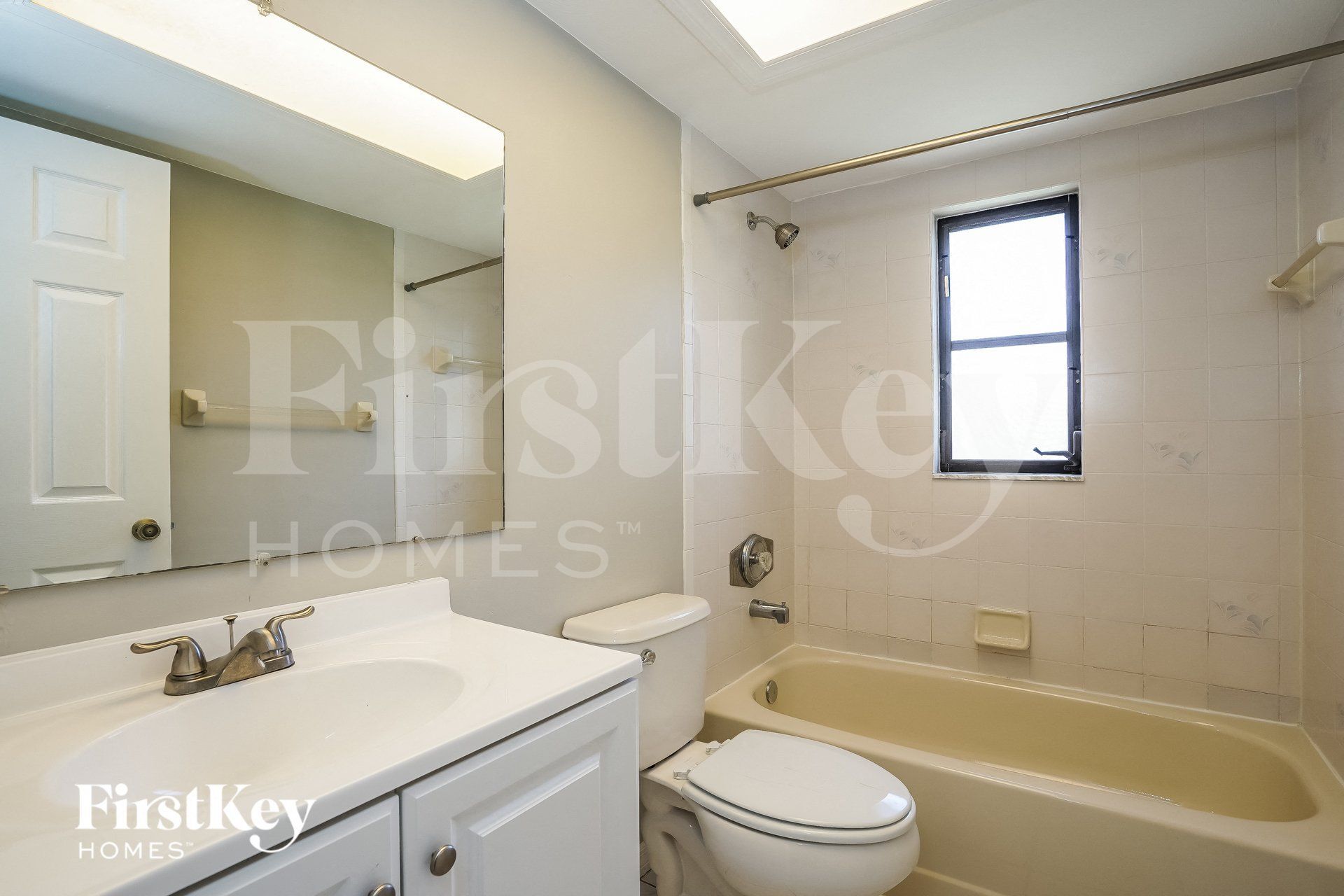 Building Photo - 3325 SW 6th Ave