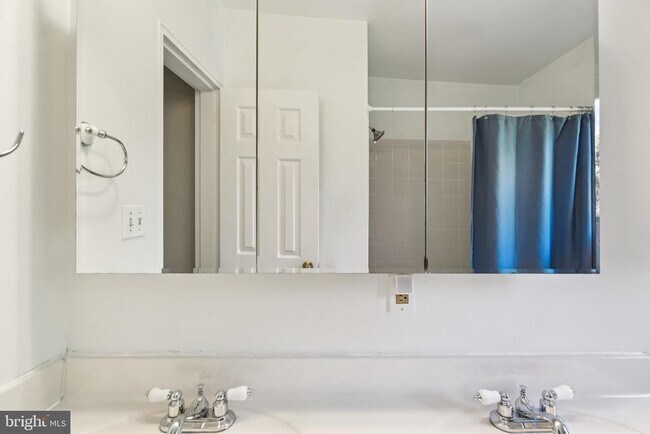 Building Photo - 2802 Dartmouth Rd